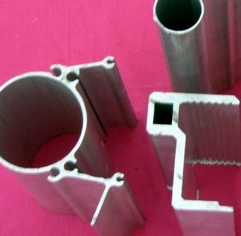 南海鋁躍 工業(yè)鋁型材與氧化鋁型材在自動(dòng)化輸送領(lǐng)域的卓越供應(yīng)